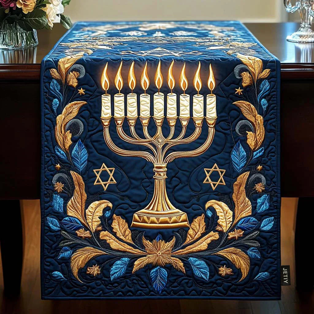 Caminho de Mesa Acolchoado - Menorah Iluminada