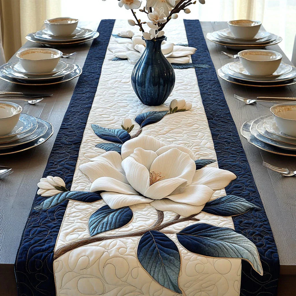 Caminho de Mesa Acolchoado - Magnólia Tranquila